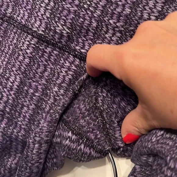 Lululemon  purple leggings sz 4 - Picture 4 of 6